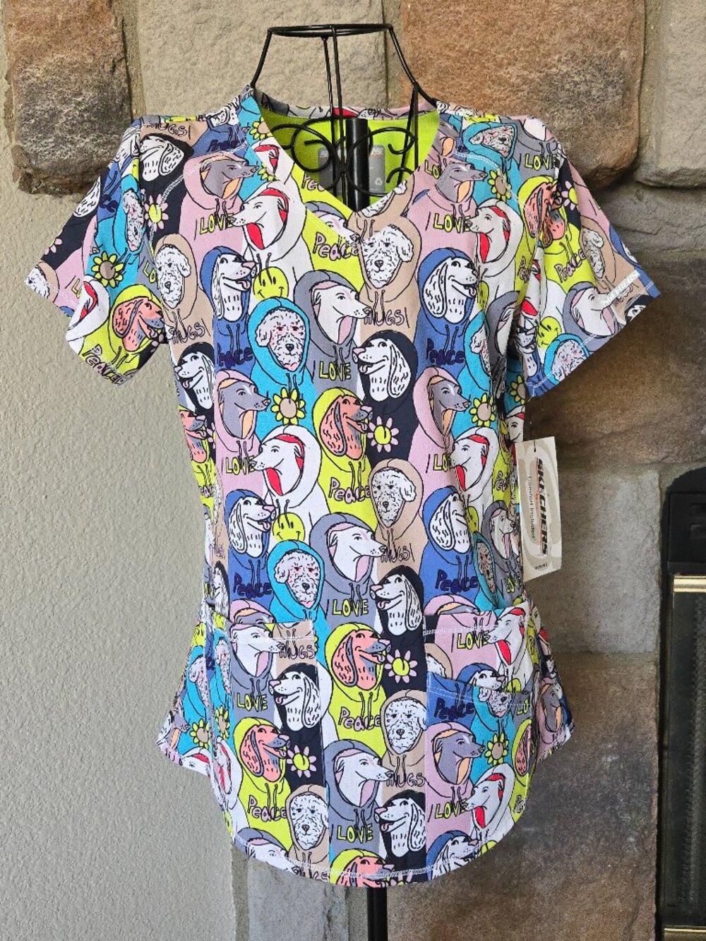 NWT Skechers Three Pocket V-Neck Scrub Top - DOGS IN THE HOOD (XS)